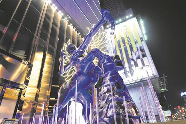 “开心人头马”“武士守护神”美陈雕塑惊艳亮相武商广场「」