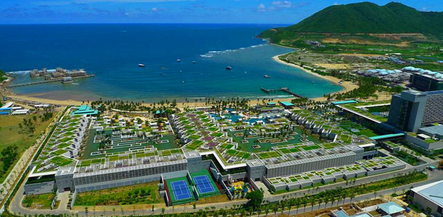 商业空间设计中的垂直绿化是什么？「城市垂直绿化的主要类型」
