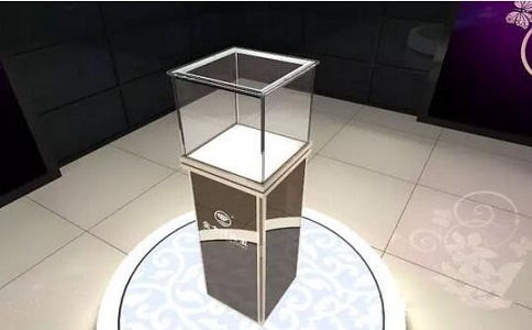 为什么玻璃展示柜如此受商家欢迎?「墙面玻璃展示柜」