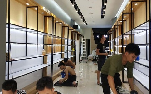 展柜定制与现场制作有何区别「展台展柜定制」