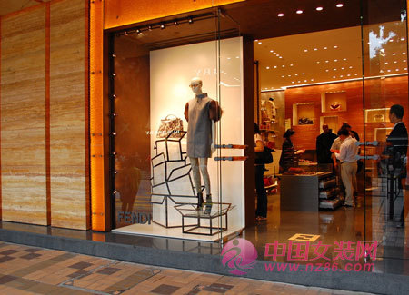 服装店的橱窗对消费者都有些什么影响「」
