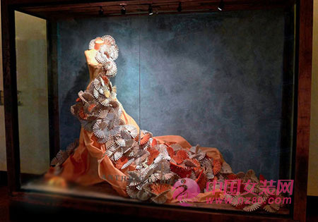 服装加盟店的橱窗如何设计？「服装店橱窗怎么做」