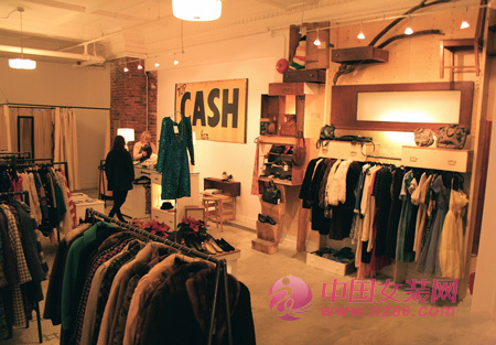 服装店橱窗陈列设计的案例解读「服装橱窗陈列设计图片」