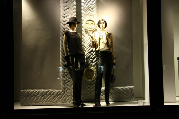 香奈儿(Chanel)服装专卖店橱窗赏「chanel 专卖店」