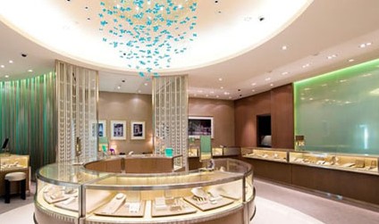 色彩是珠宝展柜的要点