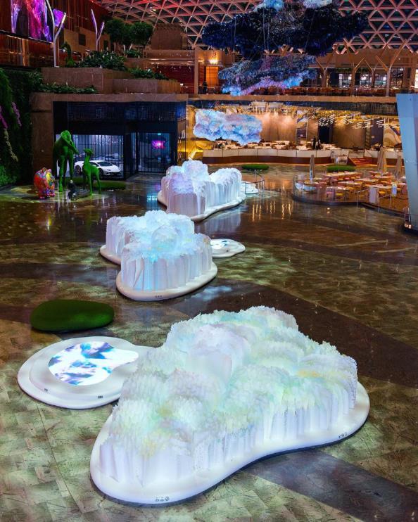 《蜕变山水:无穷尽》多媒体纸雕花园艺术装置